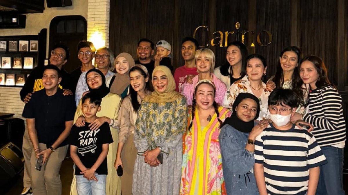 DI SINI ADA SETAN - Potret para pemeran Di Sini Ada Setan diambil dari Instagram pada Rabu (19/3/2025). Para pemeran Di Sini Ada Setan reuni.