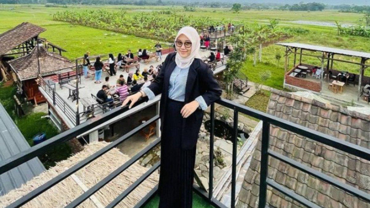 Paras cantik istri kedua Syekh Pujiono, Lutfiana Ulfa, kini jadi ibu empat anak