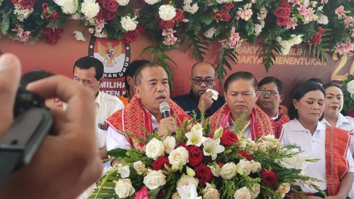 BUPATI KARO 2025 - Pasangan Antonius Ginting dan Komando Tarigan memberikan keterangan saat mendaftarkan diri ke KPUD Karo, di Kabanjahe, Kamis (29/8/2024). hasil Pilkada Karo berdasarkan rekapitulasi KPU, pasangan calon nomor urut 2, Brigjen Pol (Purn) Antonius Ginting - Komando Tarigan meraih suara terbanyak dengan perolehan 98.020 suara.
