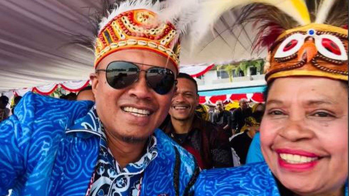 Pasangan calon bupati dan wakil bupati Fakfak Untung Tamsil-Yohana Dina Hindom