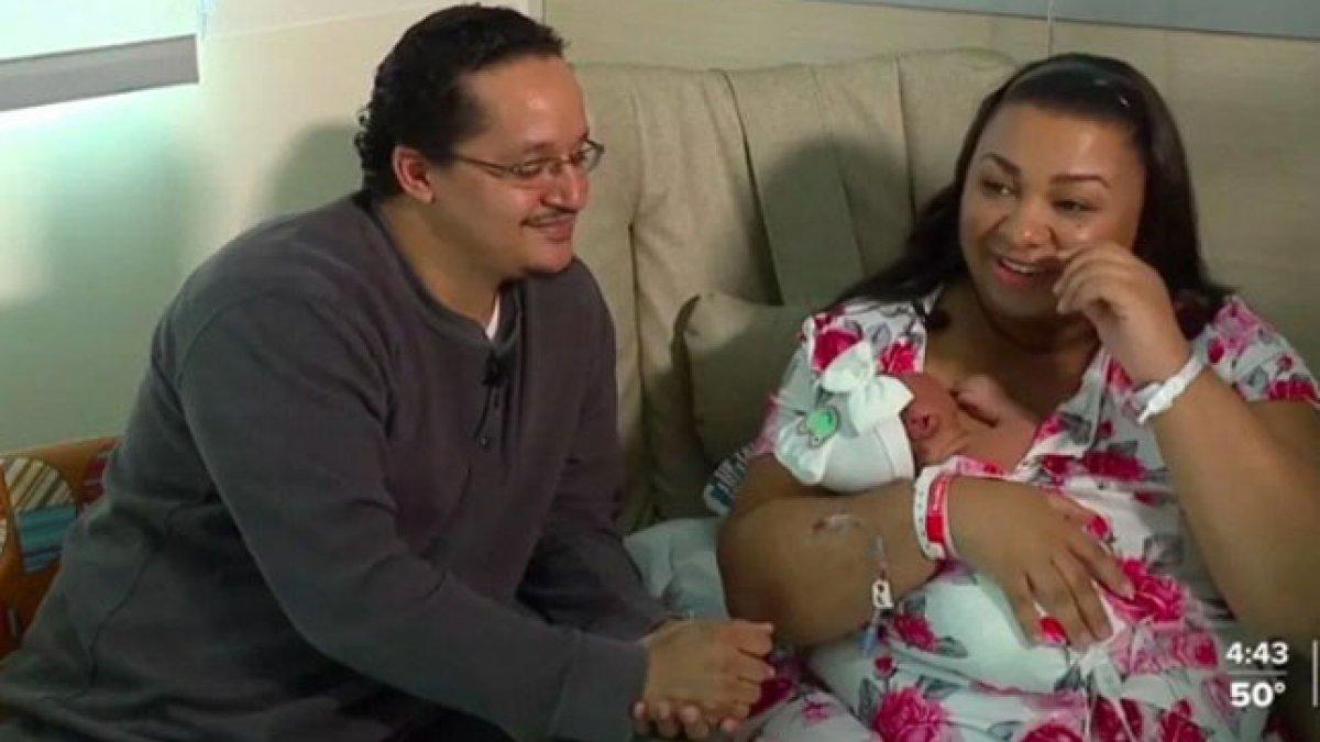 Pasangan menyambut anaknya yang lahir di hari kabisat.