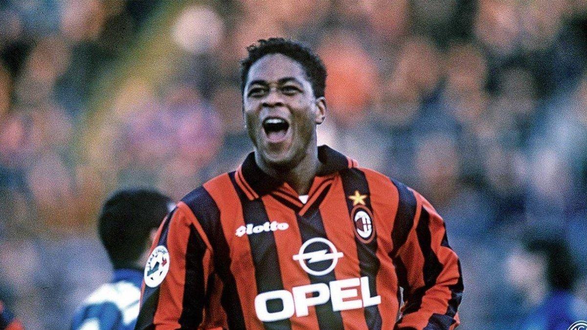 Patrick Kluivert saat aktif sebagai pemain profesional.