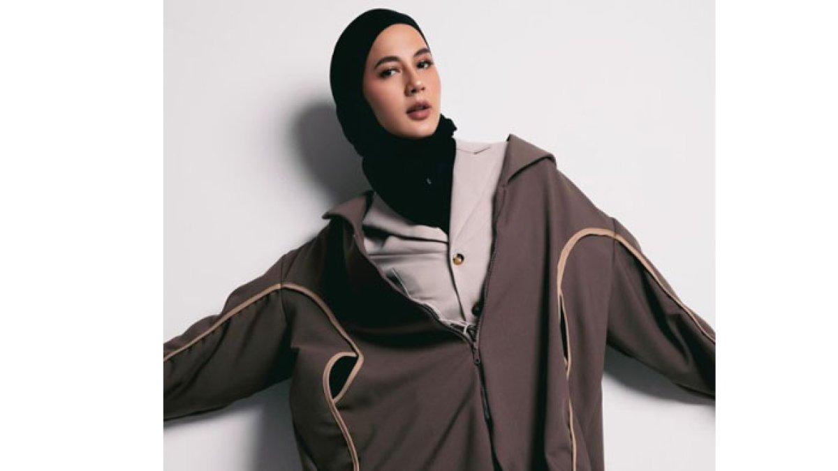 Paula Verhoeven berhijab