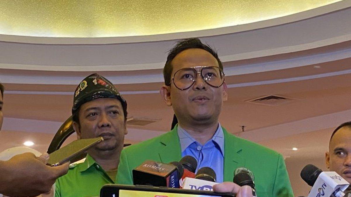 Sejumlah kader Partai Persatuan Pembangunan (PPP) yang mengatasnamakan mereka sebagai “Pejuang PPP” mendeklarasikan mendukung pasangan capres-cawapres nomor urut 2 Prabowo Subianto-Gibran Rakabuming Raka untuk Pilpres 2024, Kamis (28/12/2023). Pejuang PPP itu digawangi oleh Witjaksono yang merupakan Wakil Ketua Majelis Pertimbangan PPP.