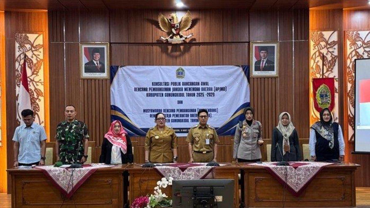 100 HARI KERJA - Pelaksanaan konsultasi RPJMD 2025-2029 di Ruang Handayani Pemkab Gunungkidul, Selasa (18/3/2025).