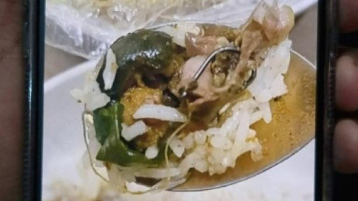 Pelanggan syok temukan kail di makanan yang tengah disantap