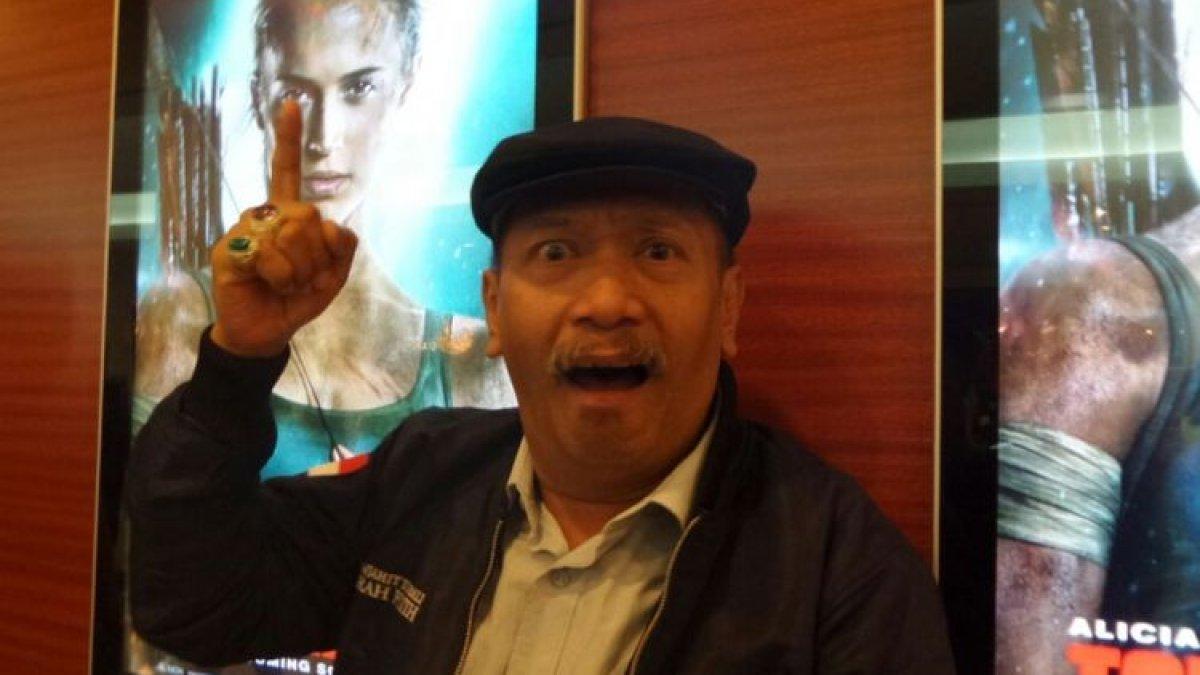 Pelawak Polo Srimulat berpose usai wawancara di Plaza Senayan, Jakarta Pusat, Selasa (13/3/2018) malam.