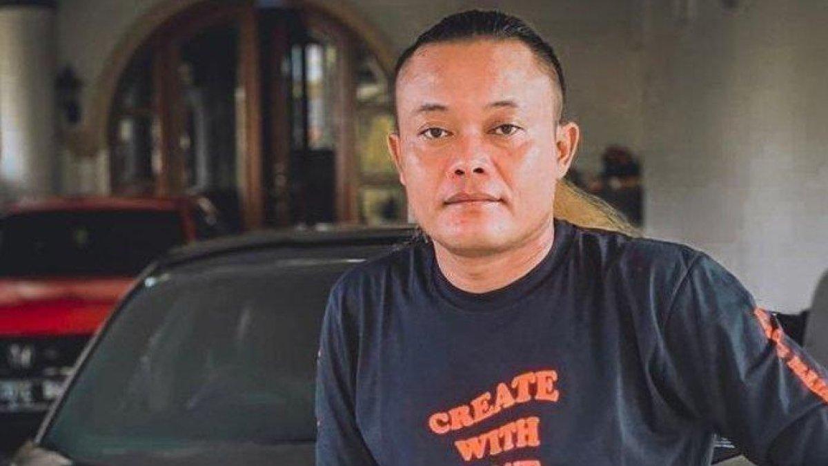 Pelawak Sule menjual semua mobil mewahnya yakni Mustang dan Porsche. Ia mengaku sudah tak tertarik lagi mengoleksi