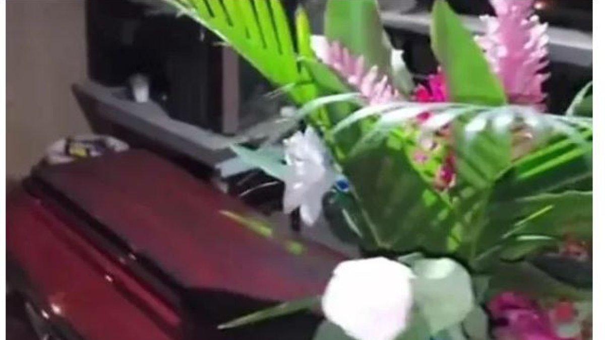 Pelayat syok, remaja yang dinyatakan meninggal malah video call.aa