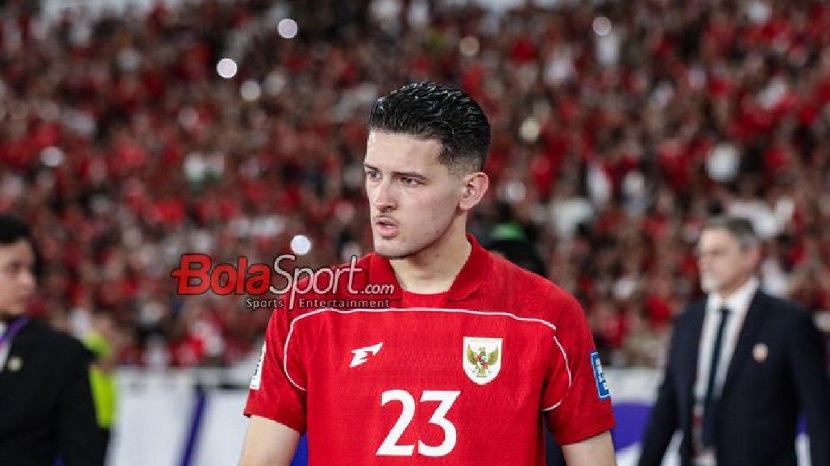 JUSTIN HUBNER - Pemain Timnas Indonesia, Justin Hubner, saat memasuki lapangan jelang berlaga di Stadion Utama Gelora Bung Karno, Senayan, Jakarta, Selasa (25/3/2025). Justin Hubner bakal habis kontrak di akhir musim 2025.