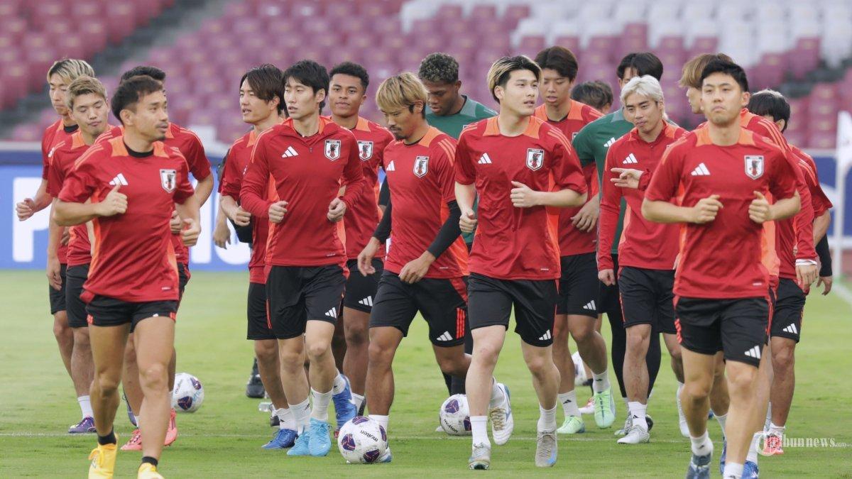SKUAD TIMNAS JEPANG - Pemain Timnas Jepang melakukan latihan jelang pertandingan Timnas Indonesia melawan Timnas Jepang dalam babak kualifikasi Piala Dunia 2026 Zona Asia di Stadion Utama Gelora Bung Karno, Senayan, Jakarta, Kamis (14/11/2024).