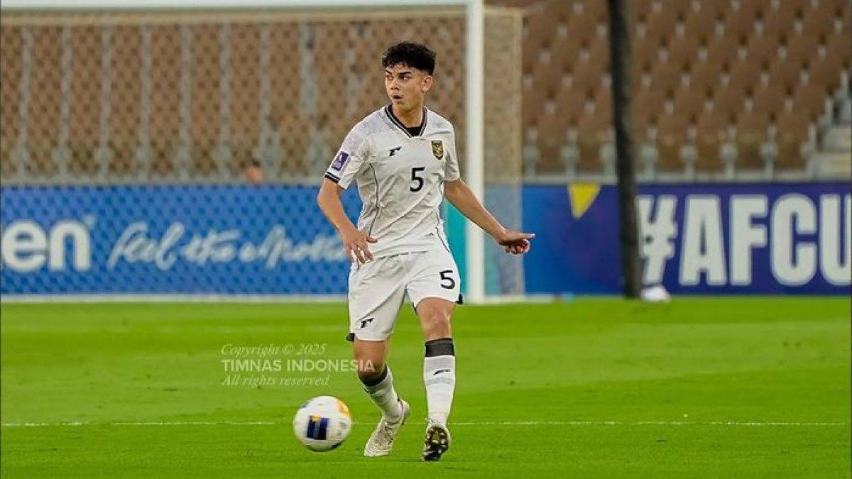 MATHEW BAKER - Pemain timnas U-17 Indonesia, Mathew Baker saat melawan timnas U-17 Korea Selatan, Jumat (4/4/2025). Matthew Baker menjadi idola baru Timnas Indonesia.