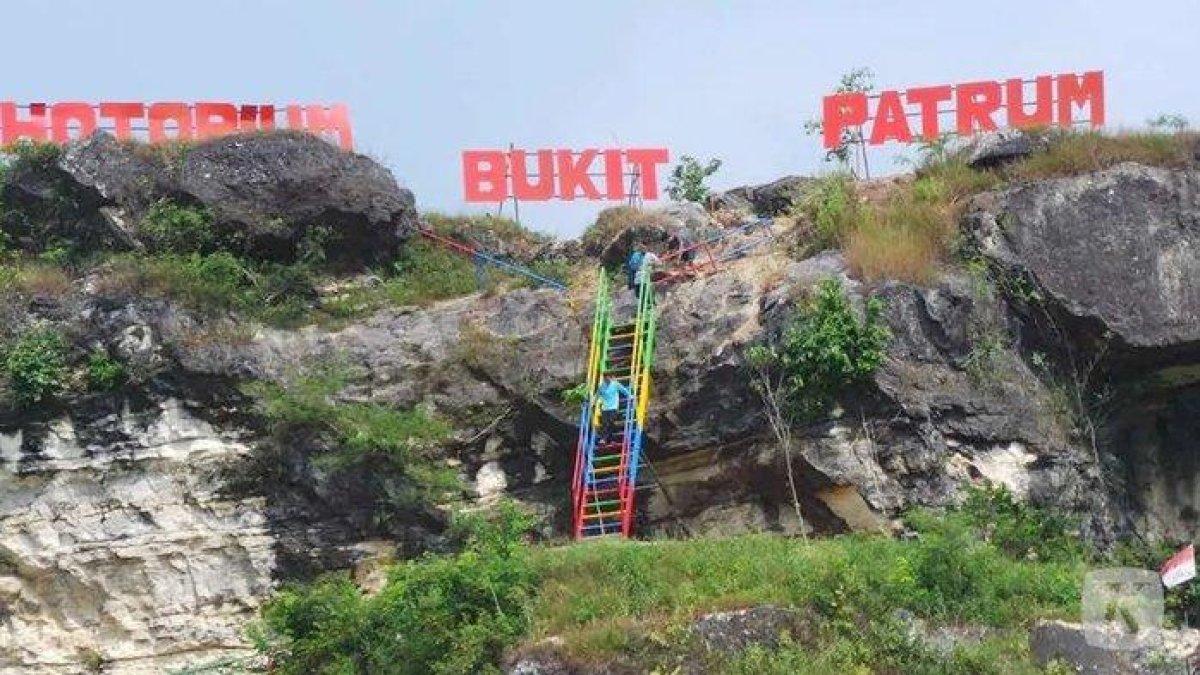WISATA KLATEN - Pemandangan Bukit Patrum, Desa Krakitan, Kecamatan Bayat, Kabupaten Klaten, Jawa Tengah, pada Rabu (10/11/2021). Inilah rekomendasi wisata sejarah di Klaten selain candi.