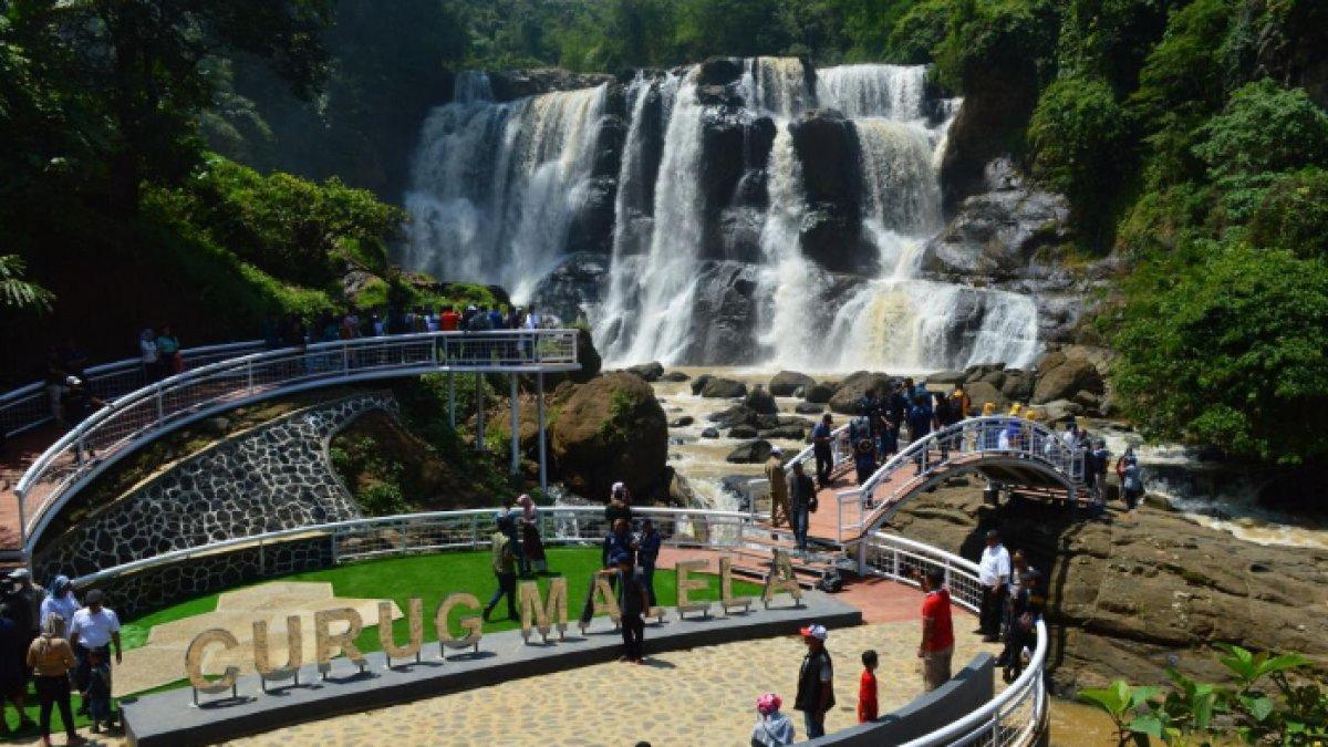 WISATA AIR - Potret Curug Malela disadur dari Kompas.com pada Jumat (14/3/2025). Pemandangan Curug Malela mirip Niagara Amerika.