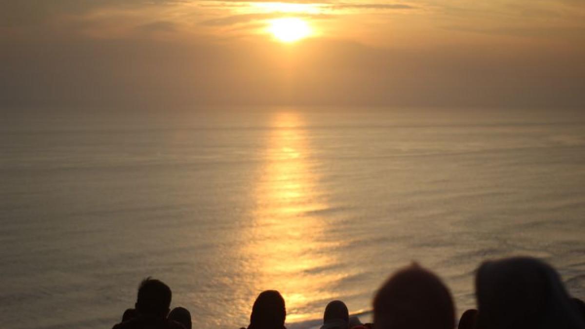 WISATA YOGYAKARTA - Pemandangan sunset atau matahari tenggelam di Bukit Paralayang Watugupit, Bantul, Yogyakarta, Kamis (23/1/2020)