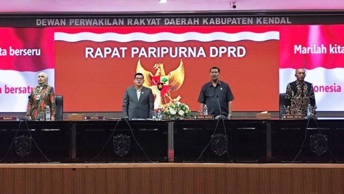 PROGRAM BUPATI KENDAL - Suasana pelaksanaan Rapat Paripurna DPRD Kabupaten Kendal, Kamis (5/6/2025). Pemkab Kendal telah memaparkan RPJMD Tahun 2025–2029 saat rapat paripurna bersama DPRD. Terdapat 6 program prioritas yang akan dijalankan untuk menuju Kendal lebih maju.