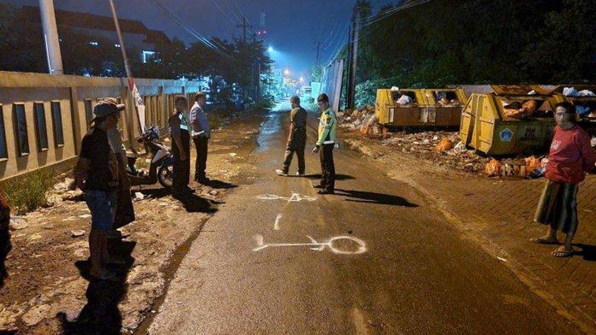 Pemotor di Gresik tewas setelah terjatuh lalu terbentur truk