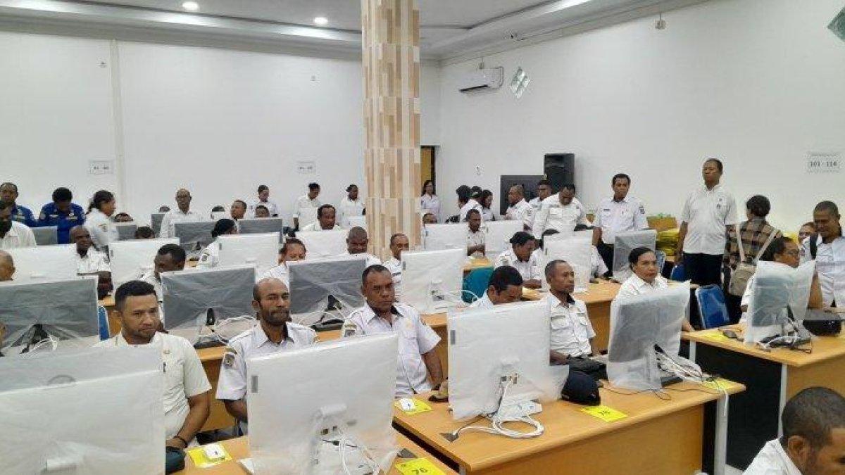 PELATIHAN ASN PAPUA - Pemprov Papua Selatan beri pelatihan komputer bagi 217 ASN asli Papua dalam rangka peningkatan kapasitas.