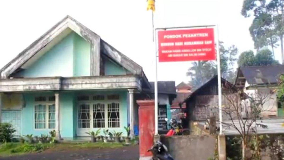 Penampakan Ponpes di Lumajang usai pengasuhnya ditetapkan tersangka kasus pernikahan anak dibawah umur, Kamis (27/6/2024)