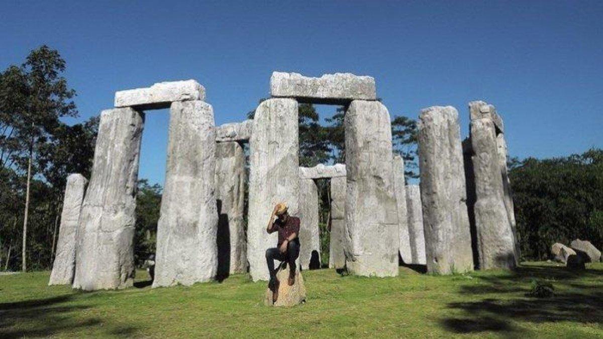 WISATA DI JOGJA - Penampakan wisata buatan Stonehenge Merapi di Cangkringan, Sleman.