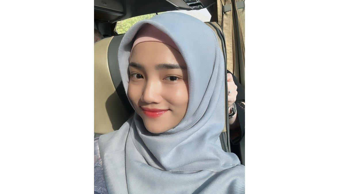 Penampilan Fuji saat memakai hijab.