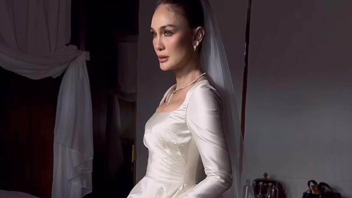 PERNIKAHAN LUNA MAXIME - Penampilan Luna Maya dalam acara resepsi pernikahan keduanya di Bali.