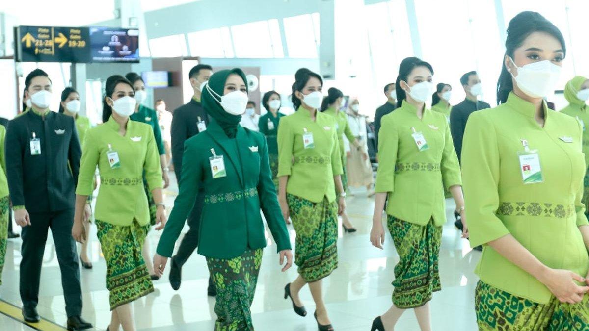 Penampilan pramugari Citilink menggunakan seragam awak kabin yang baru saja diluncurkan.