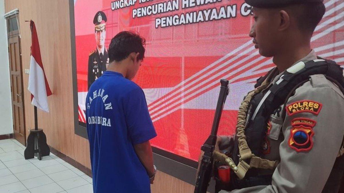 Pelaku yang membobol minimarket dihadirkan saat ungkap kasus di Mapolres Blora, Jawa Tengah, Jumat (18/8/2023).