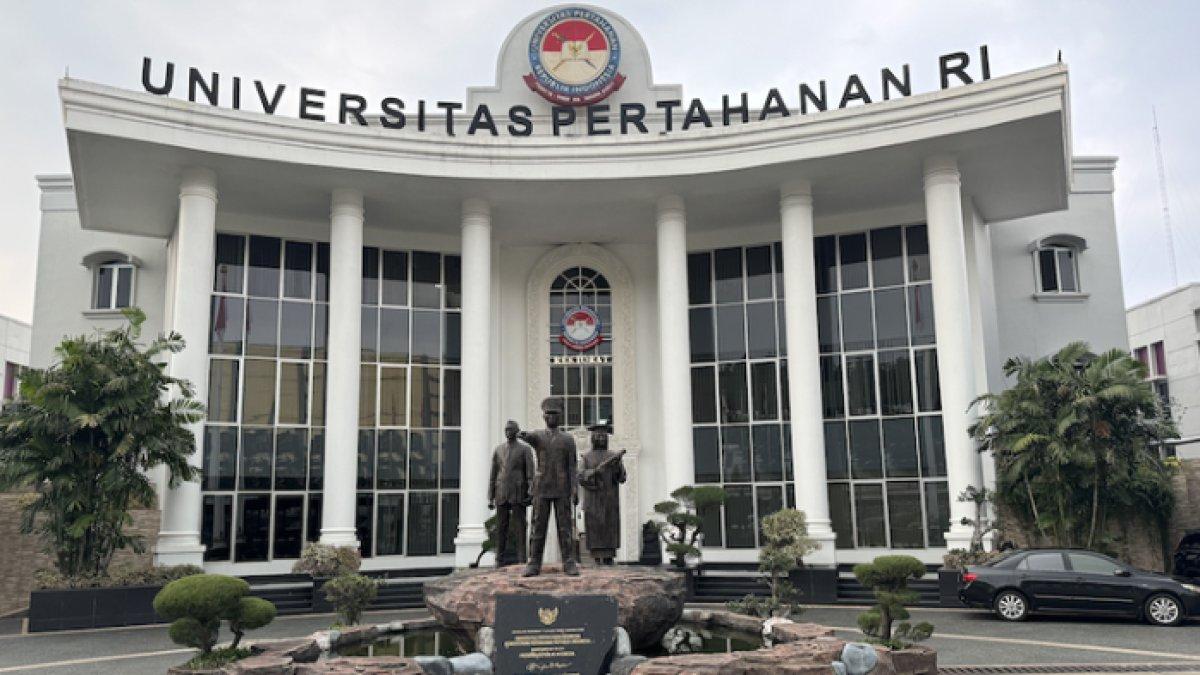 Pendaftaran mahasiswa S2 Unhan RI 2024. Kampus Pusat atau Kampus Utama Universitas Pertahanan (Unhan) di Komplek Indonesia Peace and Security Center (IPSC) Sentul, Kabupaten Bogor, Jawa Barat. Gambar diambil pada 5 Desember 2023.