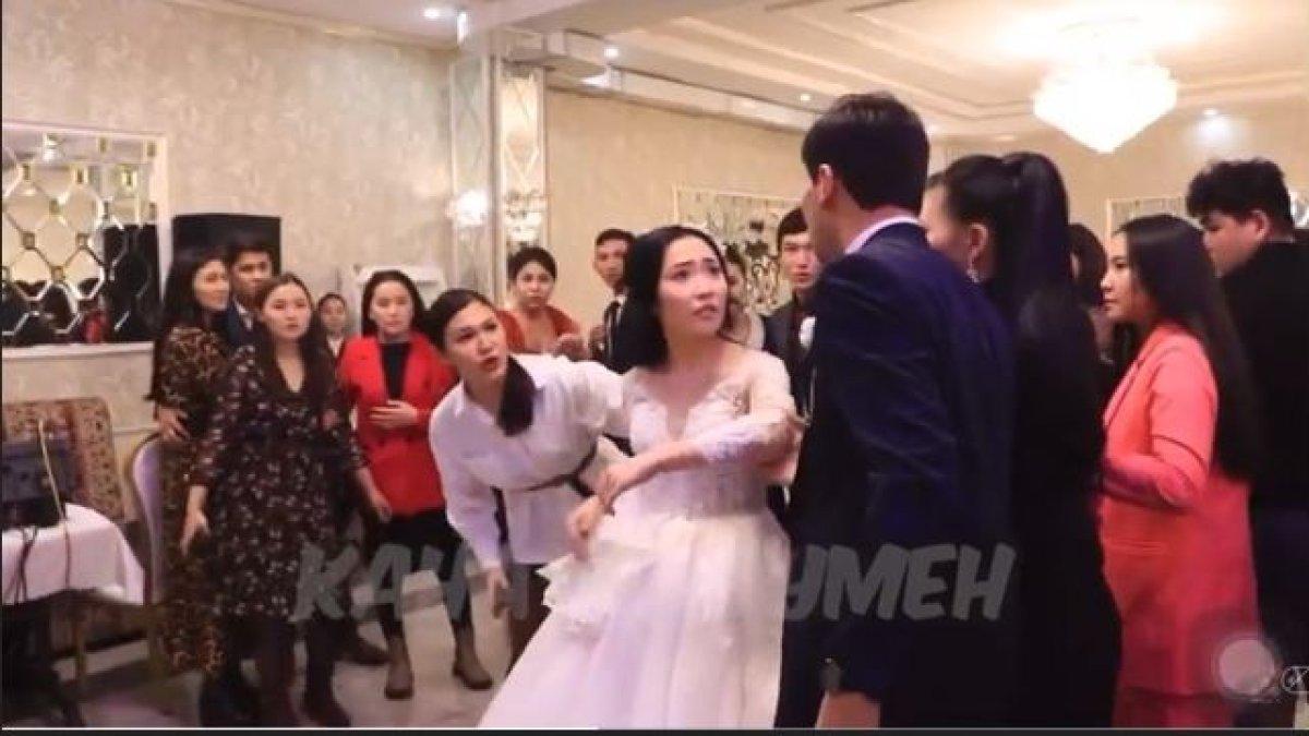 Pengantin wanita cium MC