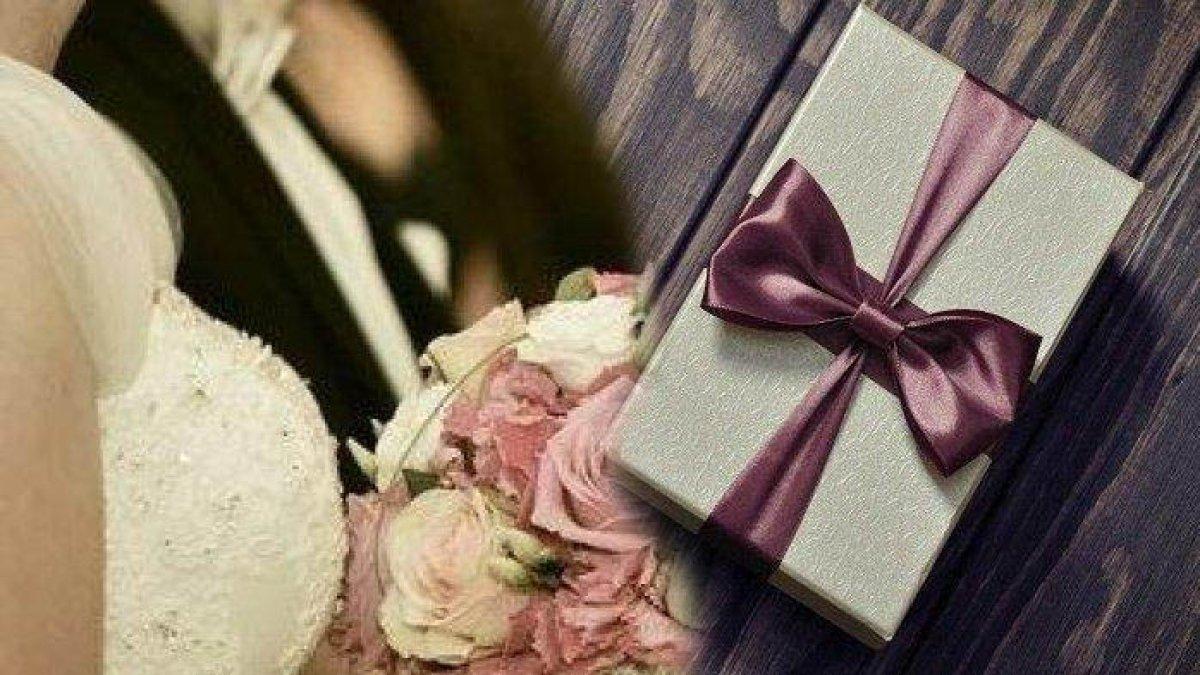 Pengantin wanita permalukan tamu undangan yang beri kado murah.