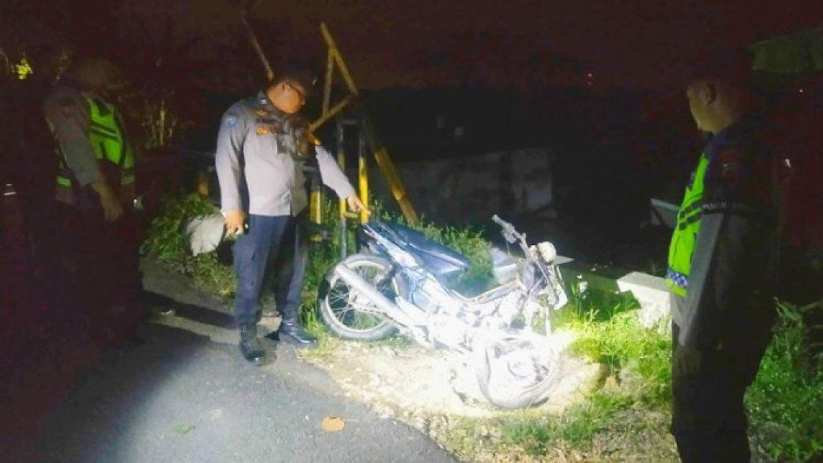 Pengendara motor di Grobogan tewas tertabrak kereta usai terobos perlintasan sebidang