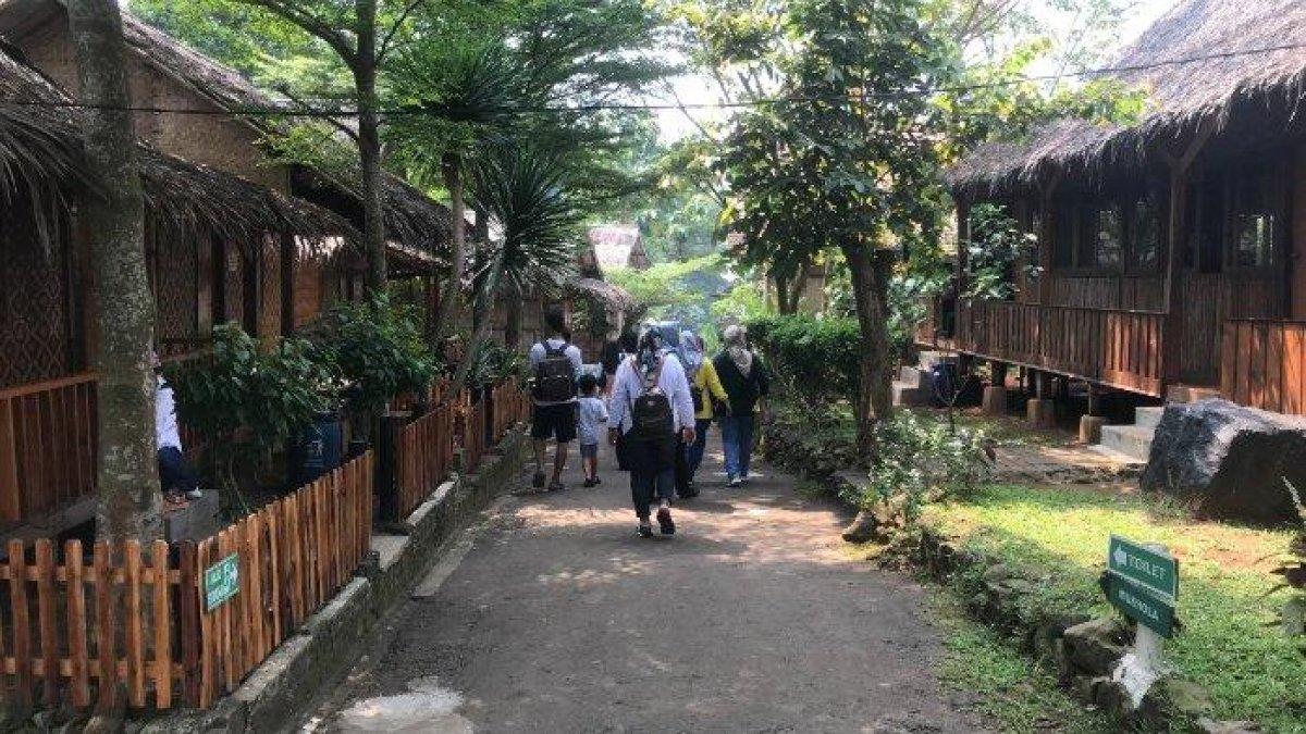 GUNUNGDAGO DI BOGOR - Penginapan di objek wisata alam Gunung Dago, Kecamatan Parungpanjang, Kabupaten Bogor.