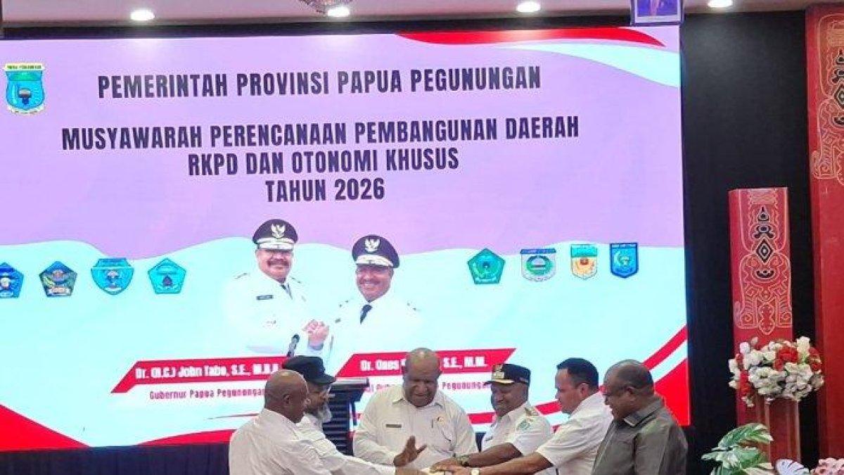 MUSRENBANG PAPUA PEGUNUNGAN - Penutupan Musrenbang Provinsi Papua Pegunugan di Wamena, Rabu (7/5/2025). Pemerintah Papua Pegunungan serta delapan kabupaten jajaran tengah mempersiapkan program percepatan pembangunan konektivitas antar daerah baik jalur darat dan udara.