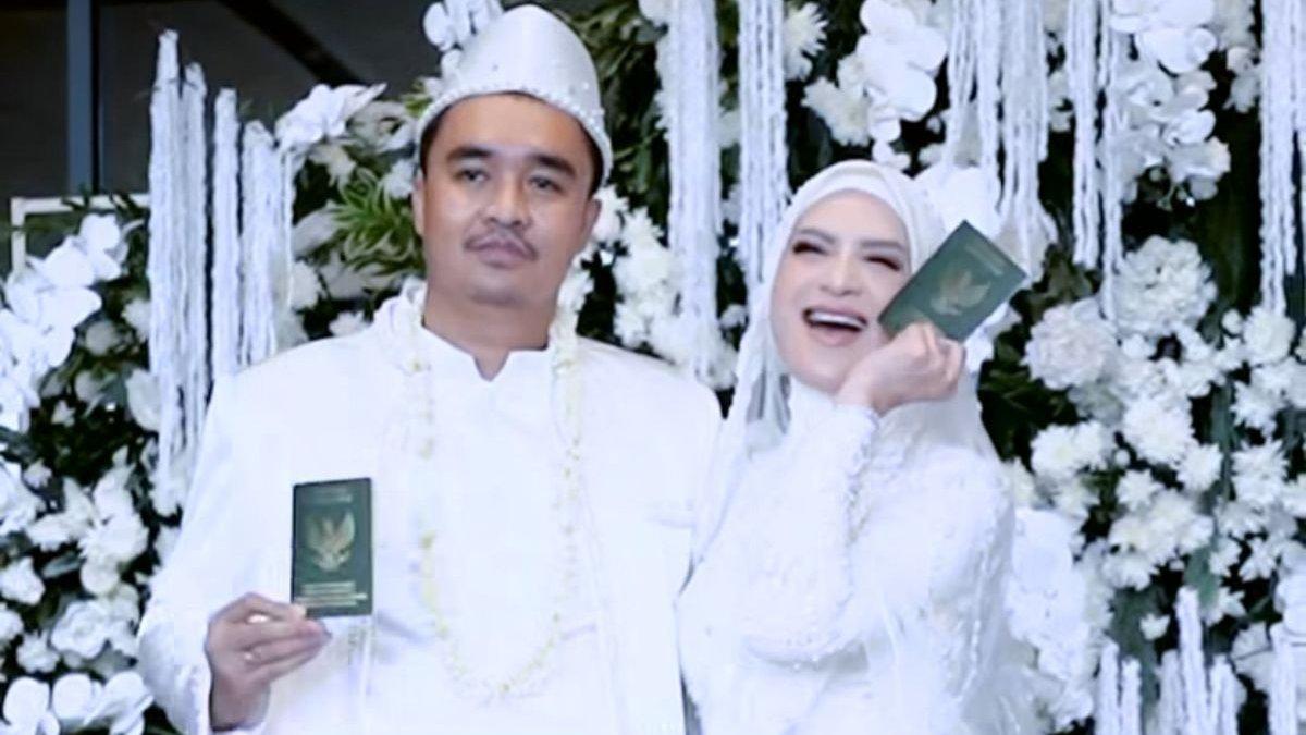 Penyanyi Delia Septianti membagikan potret pernikahannya dengan Jerry Christy pada 29 Desember 2024