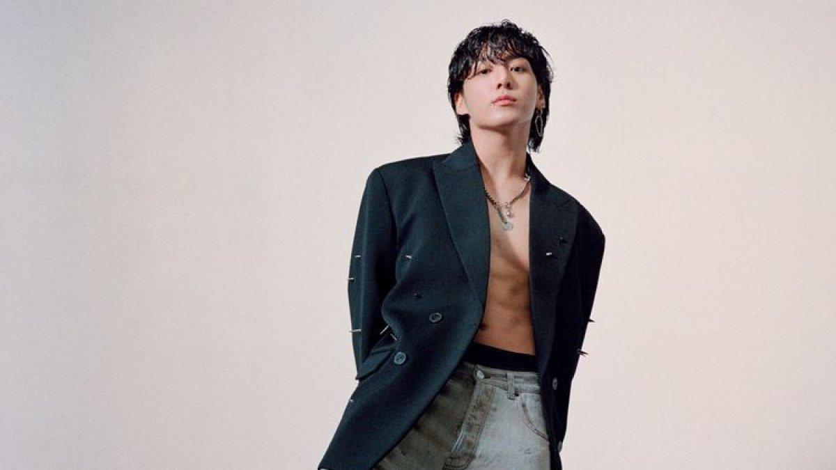 Penyanyi asal Korea Selatan Jungkook BTS akan merilis singel solo bertajuk Seven pada 14 Juli 2023.
