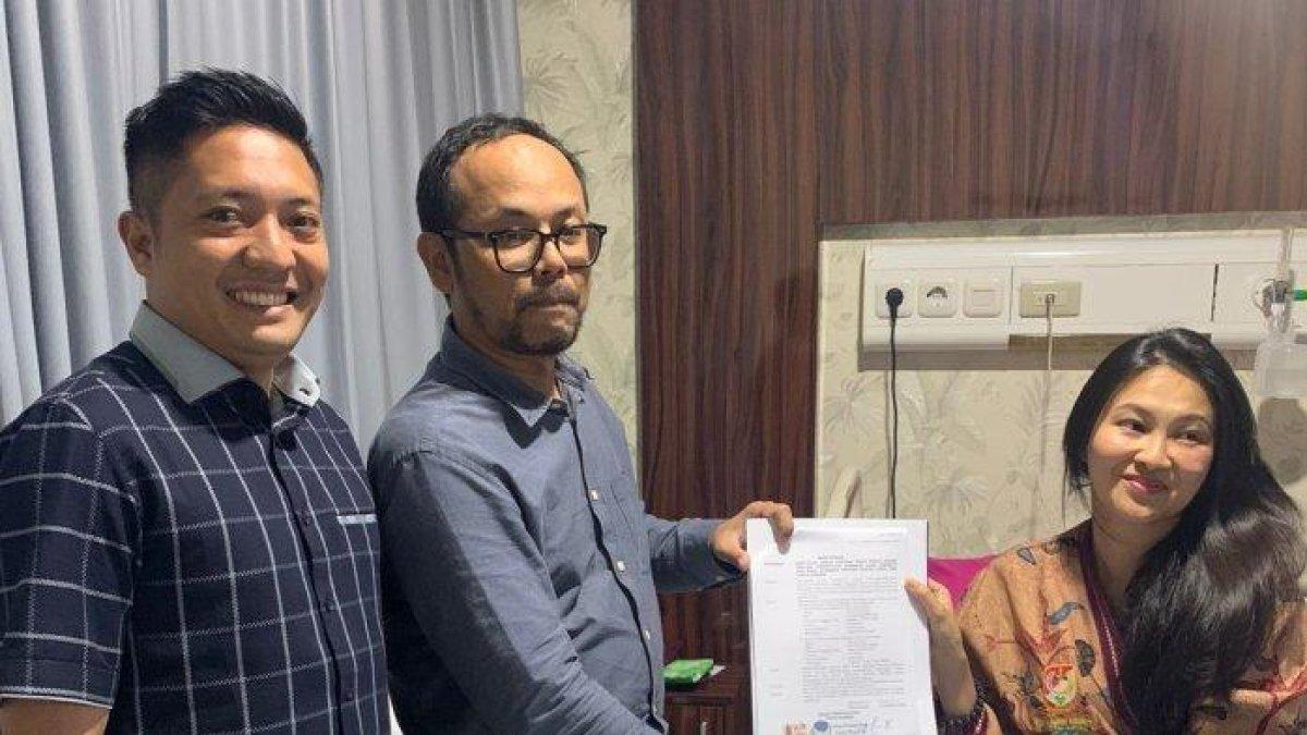 Penyerahan dokumen BKWK Partai NasDem ke Sherly Tjoanda, Selasa (15/10/2024).