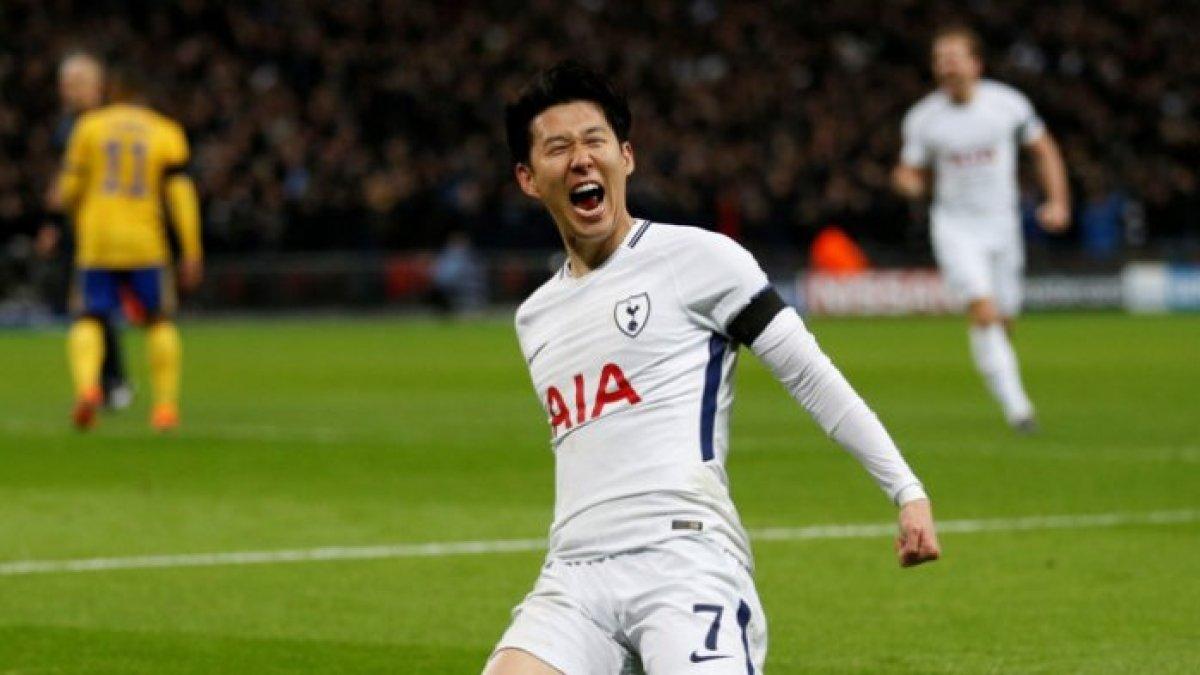 Penyerang Tottenham Hotspur, Son Heung-Min, merayakan gol yang dia cetak ke gawang Juventus.
