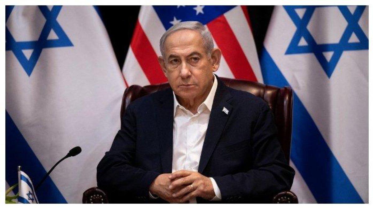 Perdana Menteri Israel Benjamin Netanyahu sesaat sebelum mengikuti rapat kabinet di Tel Aviv, Jumat, (20/10/2023). PM Israel Benjamin Netanyahu menolak seruan gencatan senjata karena sama saja dengan menyerah kepada Hamas.