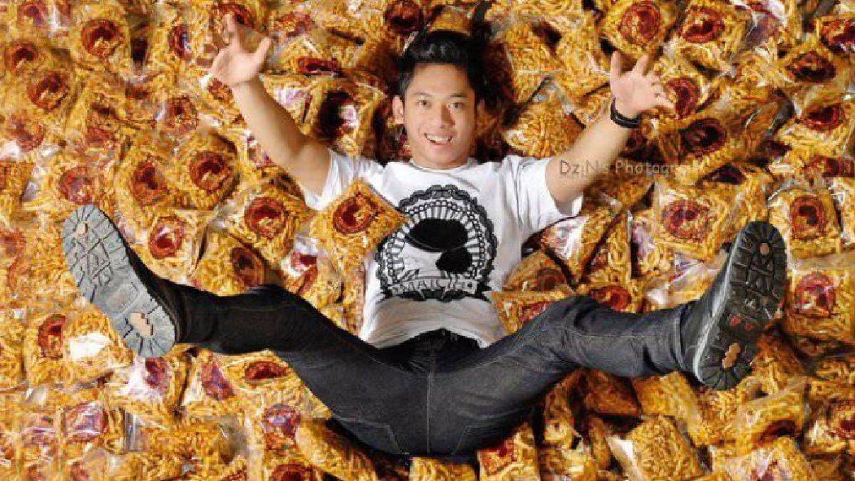 Perjuangan pedagang keripik lulusan SMA yang kini sukses beromzet miliaran per bulan