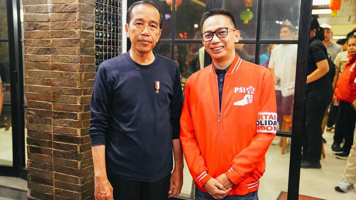 CALON KETUM PSI - Persaingan calon Ketua Umum PSI makin panas jelang penutupan pendaftaran. Muncul sosok baru yang mencuri perhatian, yakni Agus Mulyono Herlambang (Kanan), mantan Ketua Umum PB PMII.