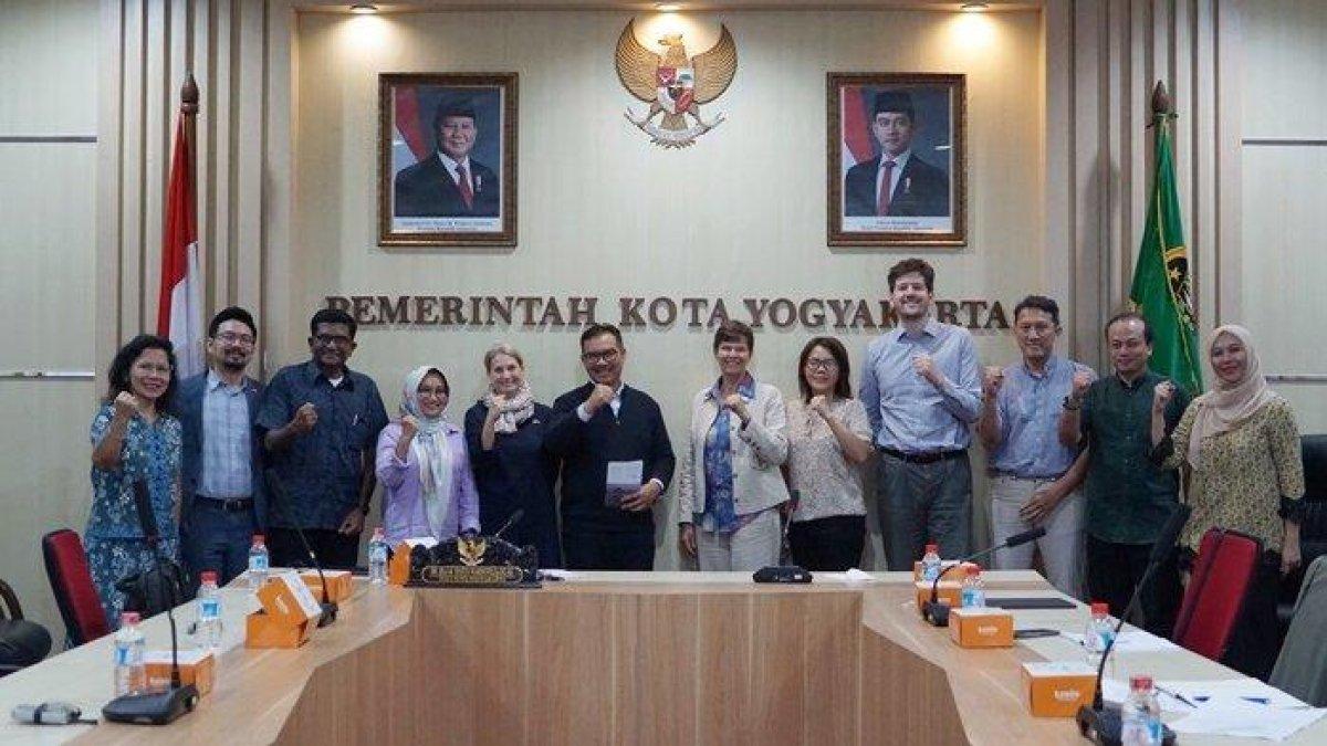100 HARI KERJA - Pertemuan antara jajaran Pemkot Yogyakarta dan perwakilan The World Bank, di Balai Kota Yogyakarta, Rabu (30/4/2025).