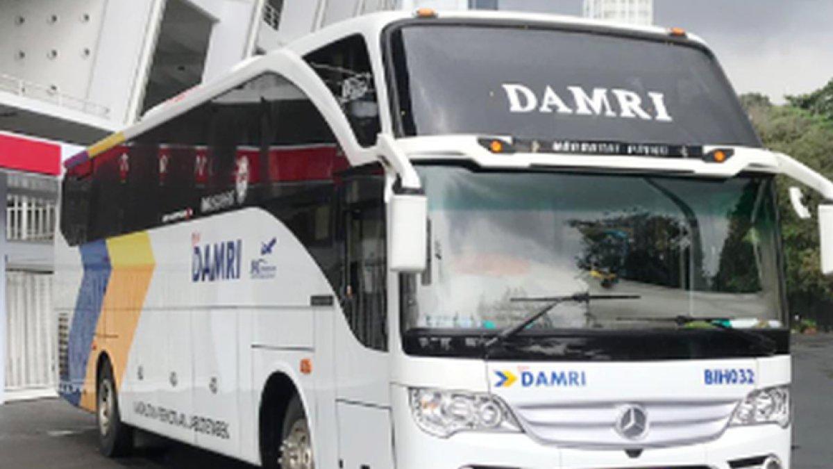 Perusahaan Umum (Perum) DAMRI membuka lowongan pekerjaan yang bisa dilamar oleh lulusan SMA/SMK atau pendidikan setara lainnya.