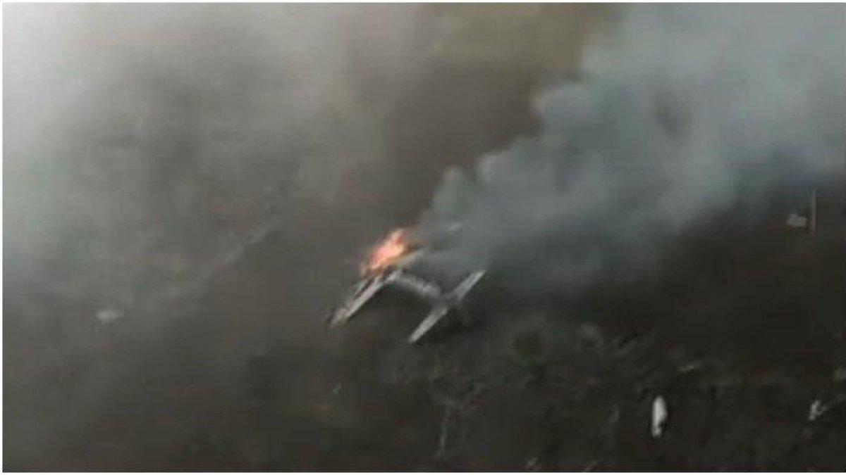 Pesawat TNI AU jatuh di kawasan lereng Gunung Bromo tepatnya di sekitar Desa Keduwung, Kecamatan Puspo, Pasuruan, Jawa Timur, Kamis (16/11/2023). BPBD Pasuruan menyebut memperoleh informasi adanya korban tewas pasca jatuhnya pesawat Super Tucano di lereng Bromo, Kamis (16/11/2023).