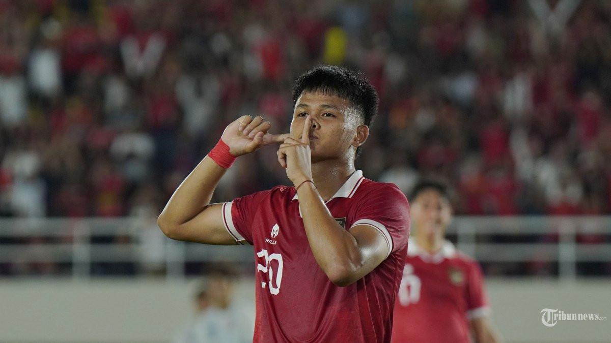 HOKKY CARAKA - Pesepak bola Timnas Indonesia, Hokky Caraka selebrasi saat melawan China Taipei dalam ajang kualifikasi Piala Asia U23 2024 grup K di Stadion Manahan, Solo, Sabtu (9/9/2023) malam. 2 pesan pelatih PSS untuk Hokky Caraka yakni nikmati momen setiap pemanggilan dan bayar kepercayaan pelatih jika diberi menit bermain.