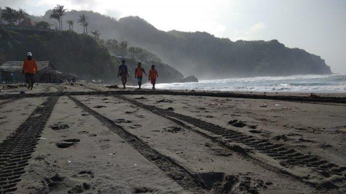 PANTAI DI KLATEN: Pesisir dari Pantai Parangendog