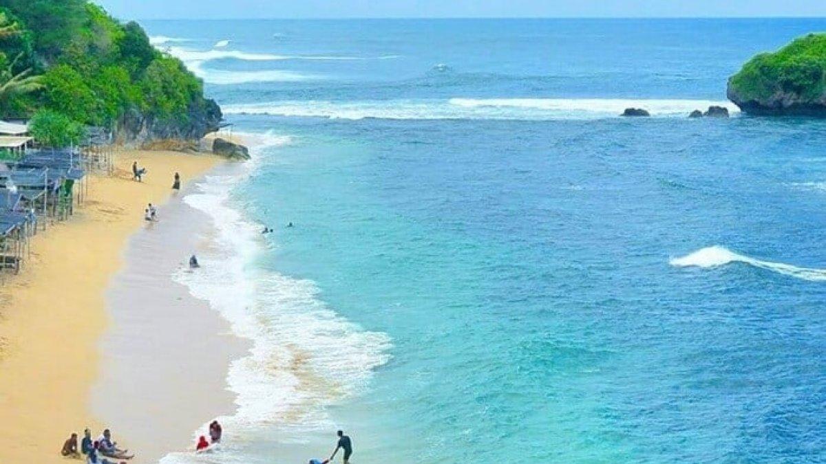 WISATA GUNUNG KIDUL: Pesona Pantai Sadranan di Gunungkidul, bisa mendayung kano hingga snorkeling