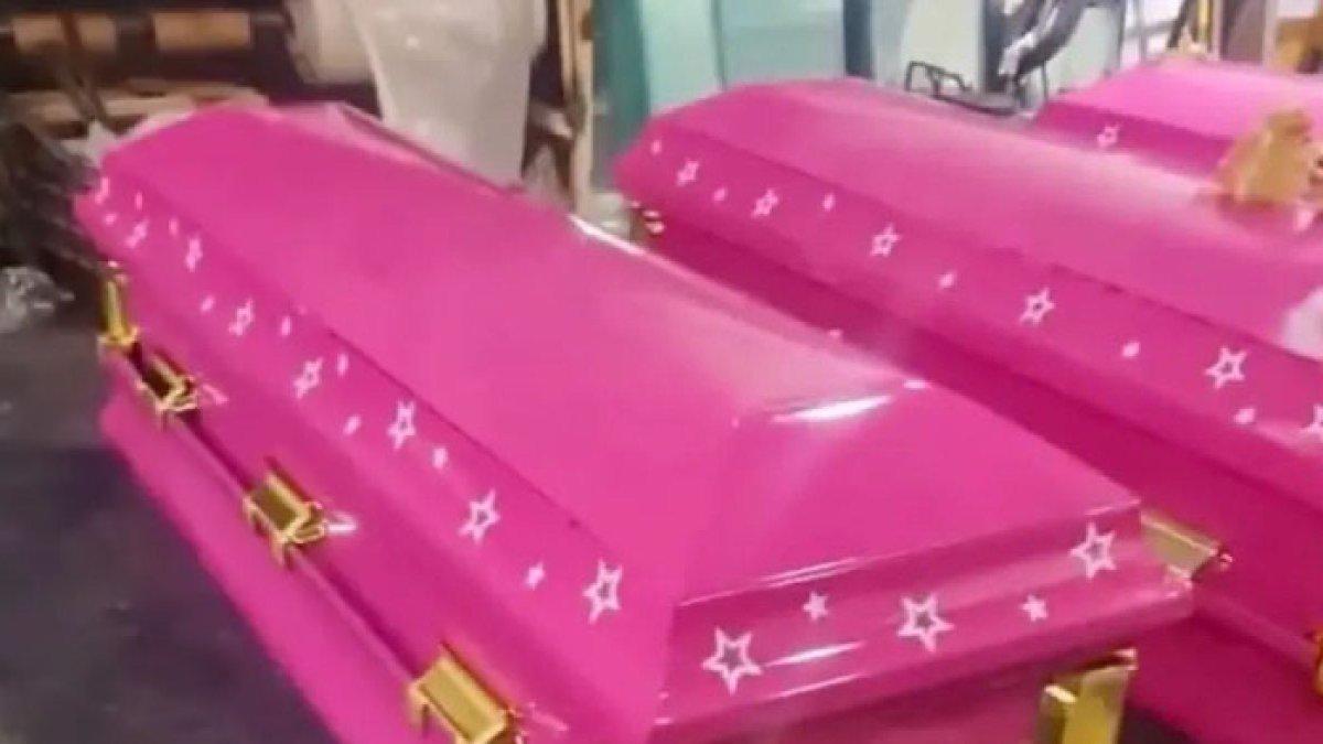 Peti mati bertemakan Barbie, laku keras terjual di pasaran, punya makna khusus bagi siapapun yang ingin mati dengan cantik.