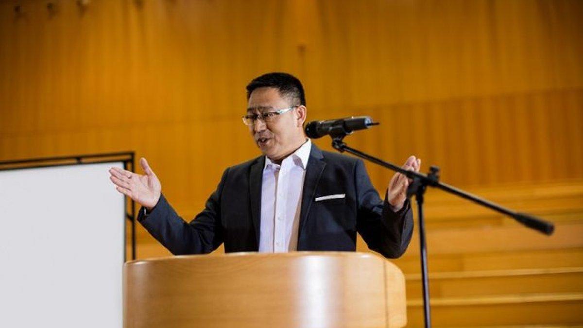 Pidato persuasif merupakan bagian dari eksposisi.