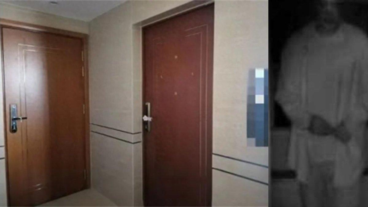 Ia naik ke lantai 4 dan mengetuk pintu rumah 401, namun tidak ada siapa-siapa, maka ia terus mengetuk pintu rumah 402.